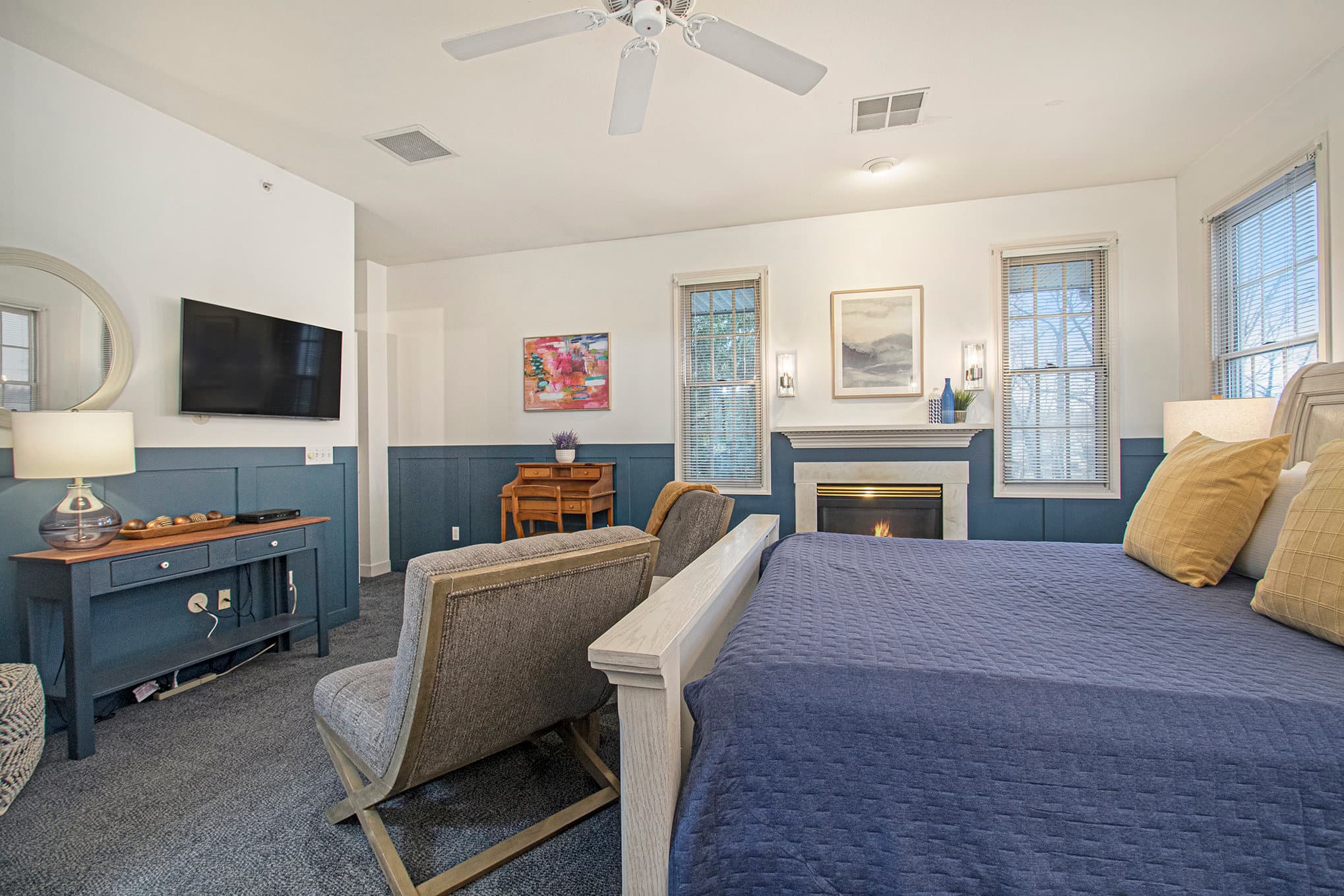 king sleigh bed two chairs