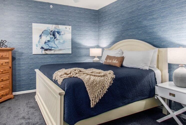 king bed blue walls